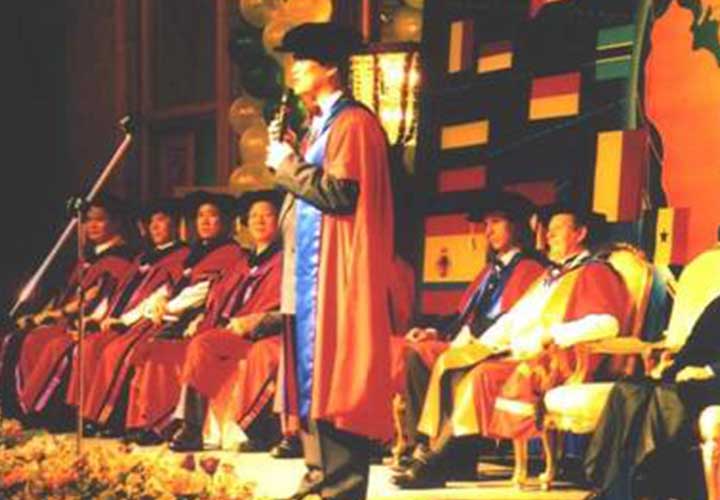 Bircham University 2000 Taiwan Kaohsiung Graduation