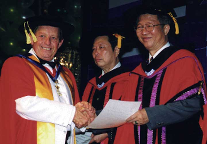 Bircham University 2005 Taiwan Kaohsiung Graduation